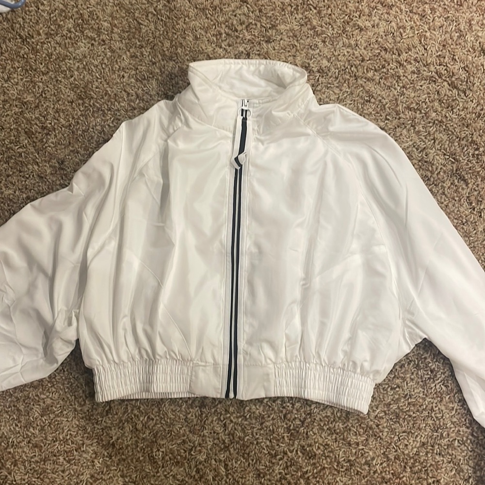 Size large white cropped wind breaker